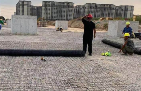 叶县土工格栅铺设前地基要怎么处理?